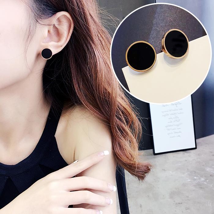 E1413 Anting Tindik Model Pendek 0.9 Cm 1.1 Cm Baja Titanium Berkarakter Warna Hitam