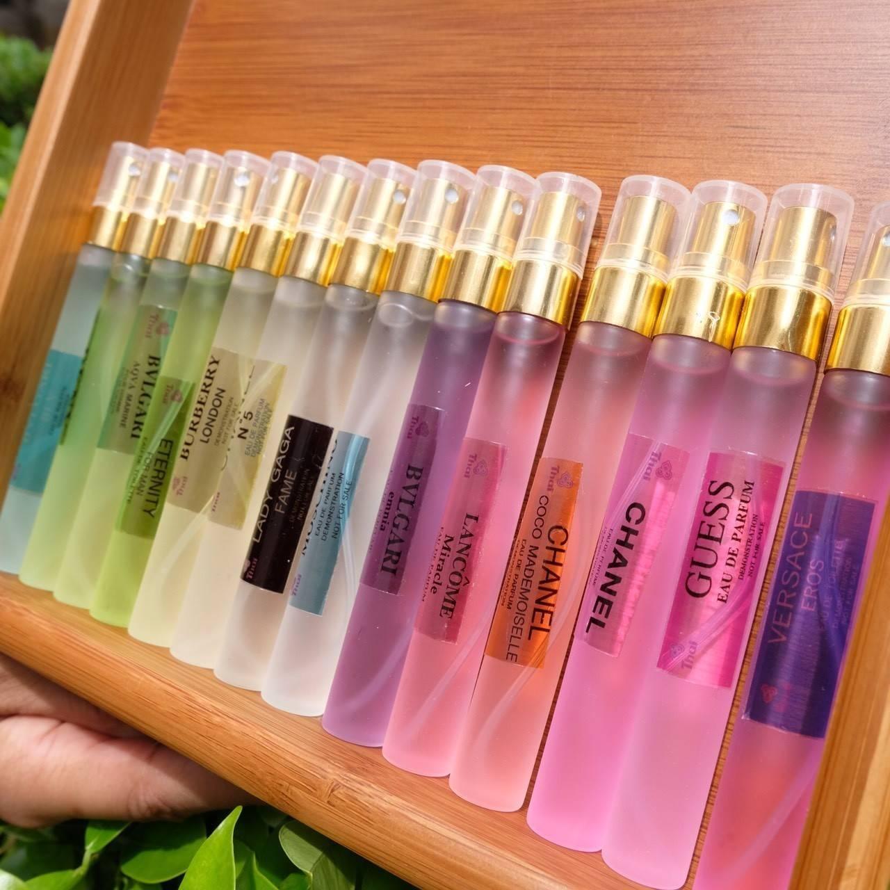 น้ำหอม การบินไทยแท้ % พร้อมส่ง✨✨มีมากกว่า 30 กลิ่นค่ะ สีสันสดใส กลิ่นหอมติดทนนาน 6-12 ชม.ค่ะ