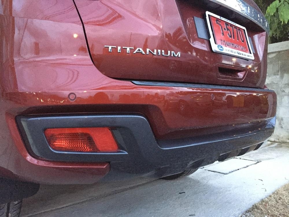 ตัวหนังสือ Titanium