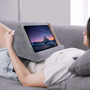 ภาพหน้าปกสินค้าฐานรองแท็บเล็ตสำหรับ iPad Air 4 9.7 10.2 Pro 12.9 11นิ้วที่วางแท็บเล็ตสำหรับเตียง Samsung เคสมือถือเลโนโว่หัวเหว่ยที่วางโทรศัพท์ ที่เกี่ยวข้อง