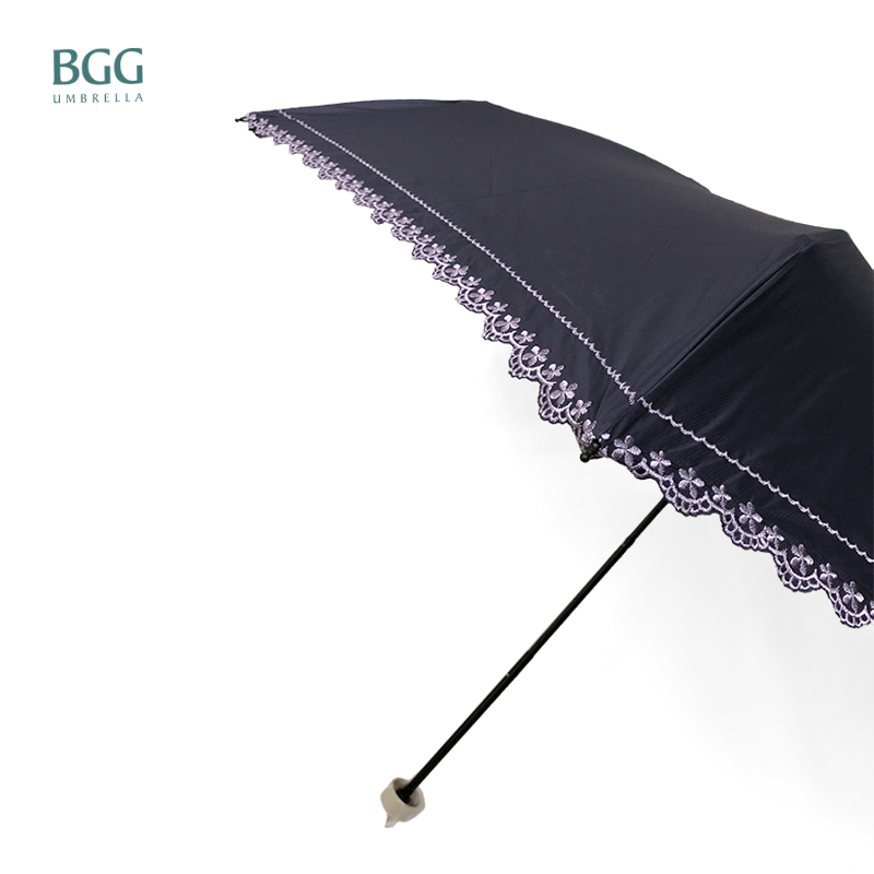 BGG ร่ม ร่มพับ กันแดด กันยูวี 100% กันฝน เคลือบยูวีสีดำ ลายลูกไม้หรู (FM112122)