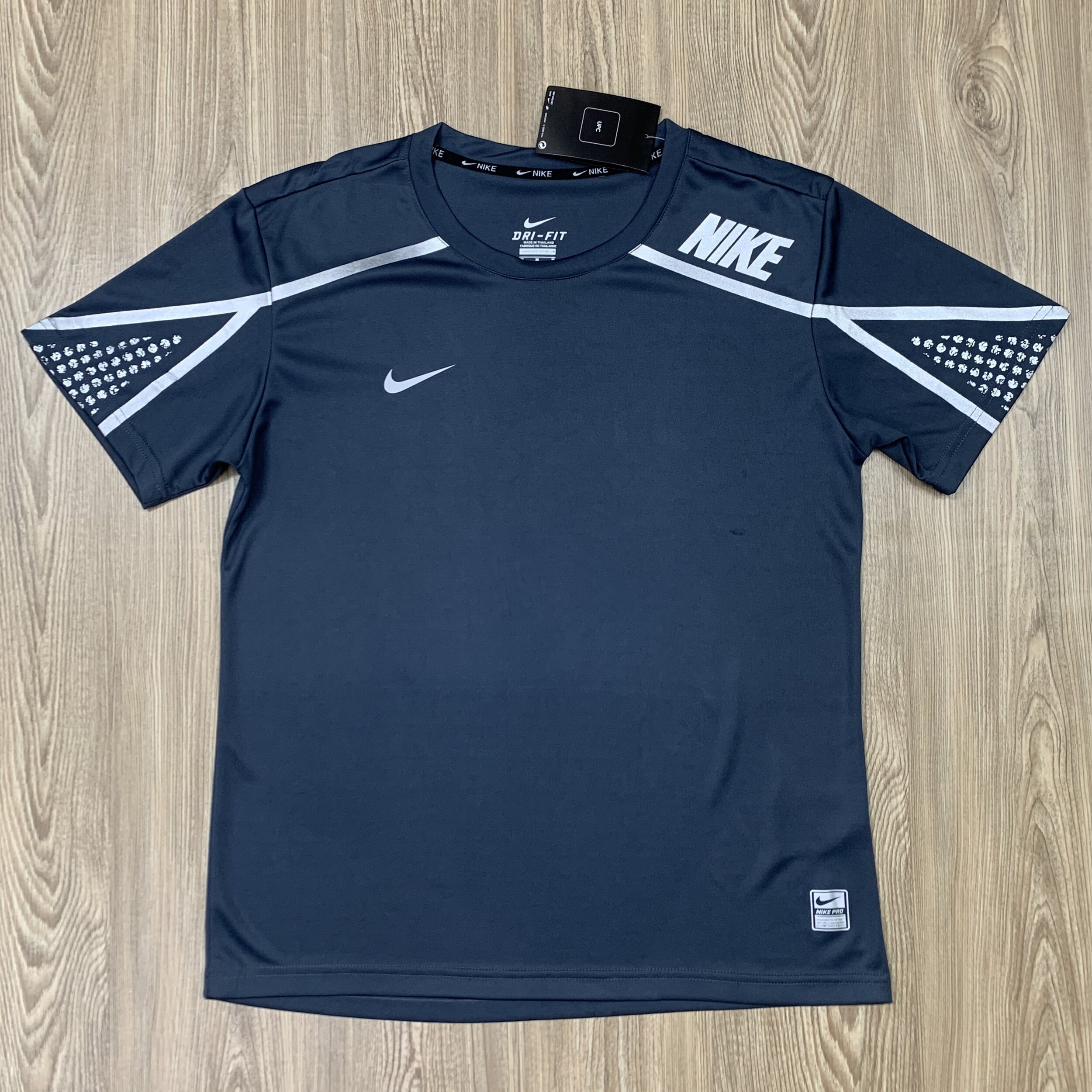 เสื้อยืดคอกลม เสื้อยืดชาย เสื้อยืดโลโก้ Nike เสื้อยืดสวยๆ เสื้อแบรนด์ เชิญทางนี้เลยจร้า เนื้อผ้าดีมากๆ กล้ารับประกัน