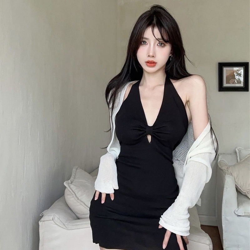 Spot parcel post Pure Hot Girl Black v Collar Halter Spaghetti Straps Dress Waist Slim Looking Base Hip Skirt Small a Line skirt ราคา  1,029 บาท*ส่งฟรี