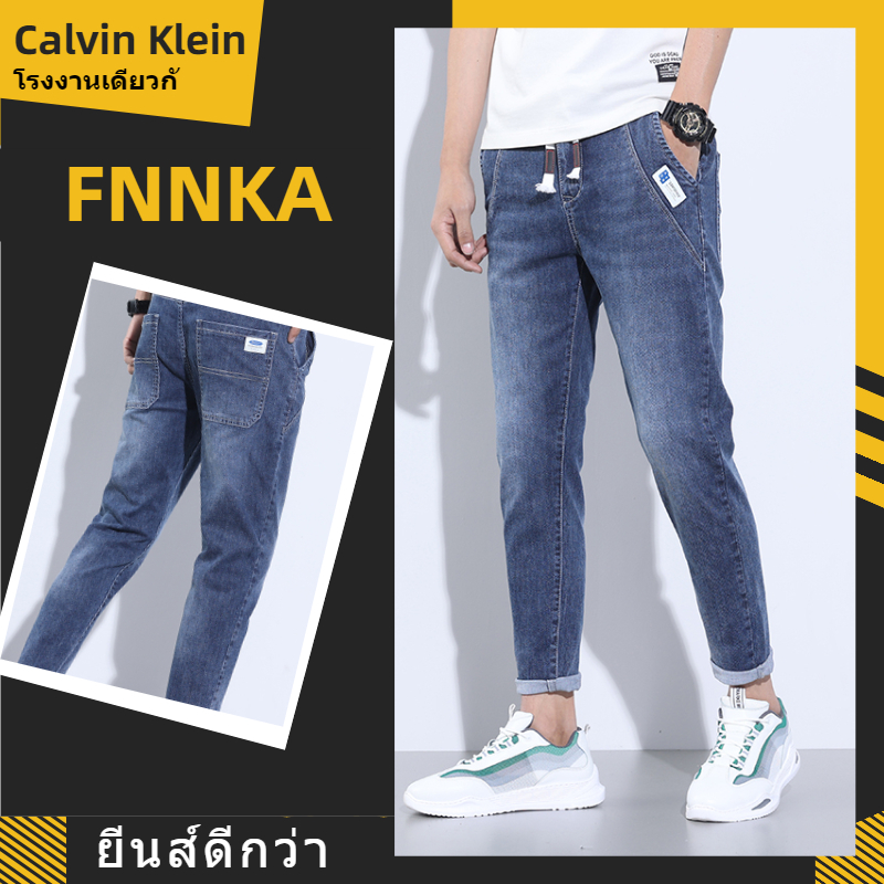 【ผู้ผลิต Calvin Klein】 FNNKA กางเกงยีนส์เอวยางยืดผู้ชายฤดูร้อนบางหลวมหลวมตรง 2021 ใหม่สบาย ๆ เทรนด์แบรนด์กางเกงผู้ชาย กางเกงยีนส์สีฟ้าอ่อน กางเกงยีนส์ชาย กางเกงยีนส์ทรงเข้ารูป กางเกงยีนส์ยืดชาย กางเกง 9 จุดสำหรับผู้ชาย