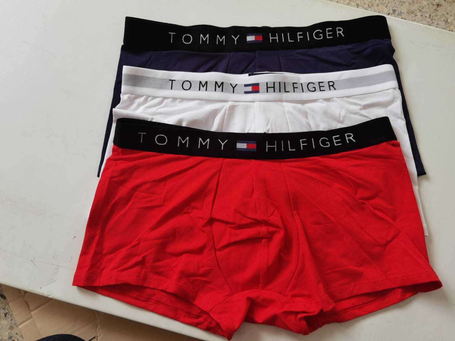 ซื้อ1แถม1 กางเกงใน TOMMIES Hilfiger รุ่น BOXER (กล่อง 3 ตัว) Underwear Men กกนชาย กางเกงในผู้ชาย ทอมมี่ ของแท้ 100% ผ้านุ่มสบาย ดูดซับเหงื่อได้ดี พร้อมส่ง