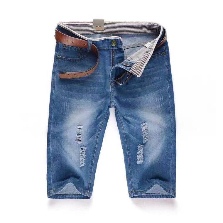 New Jeans กางเกงยีนส์ขาสั้นทรงตรงสำหรับผู้ชาย กางเกงยีนส์ลายฉีกแฟชั่น เนื้อผ้าเบาบางยืดหยุ่น ใส่สบายๆ กางเกงยีนส์ （ไซส์28-35）
