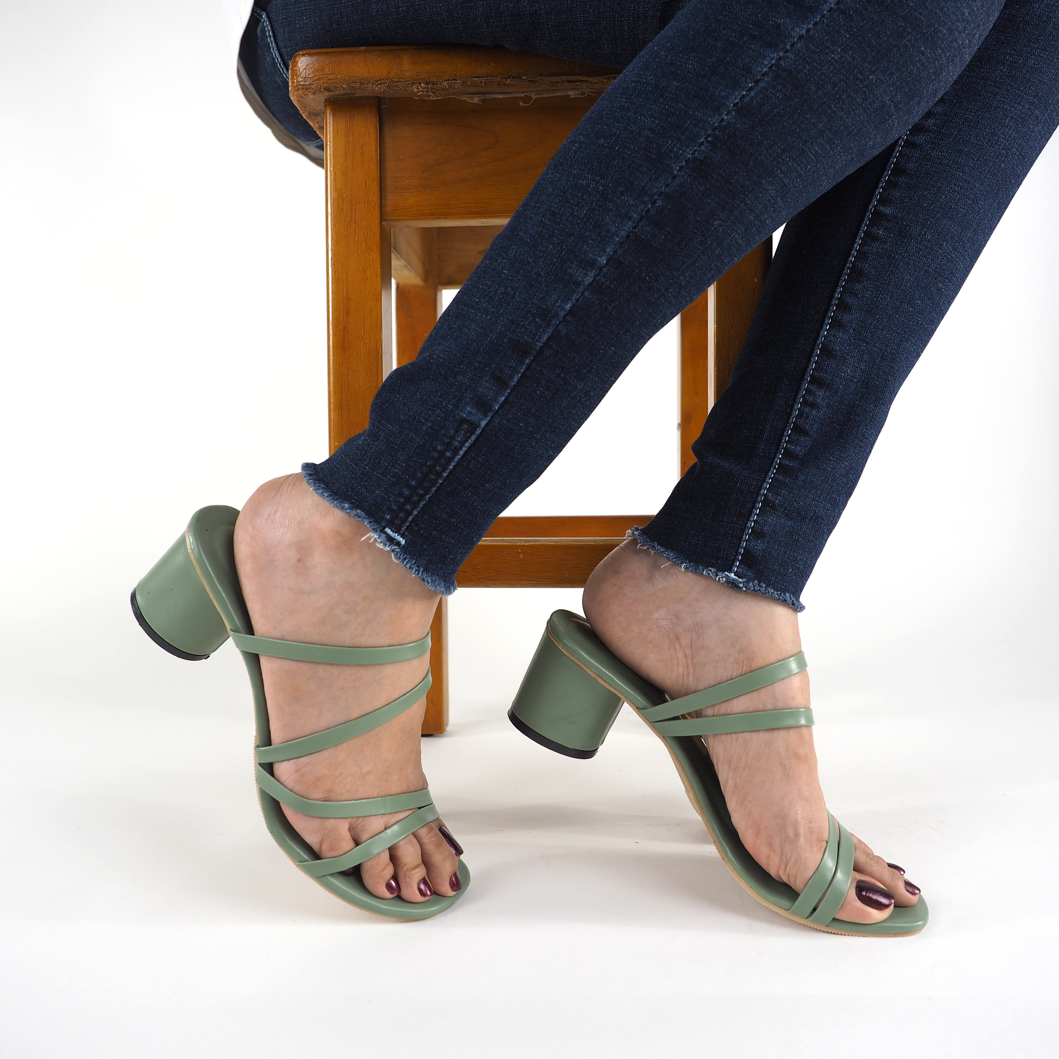 รองเท้าแตะส้นสูง รองเท้าผู้หญิง รองเท้าส้นสูง 2 นิ้ว รองเท้าแฟชั่น รองเท้าเปิดส้น รองเท้าไซส์ 42 ราคาโรงงาน ราคาถูก แบรนด์ grace รุ่น 4 สาย
