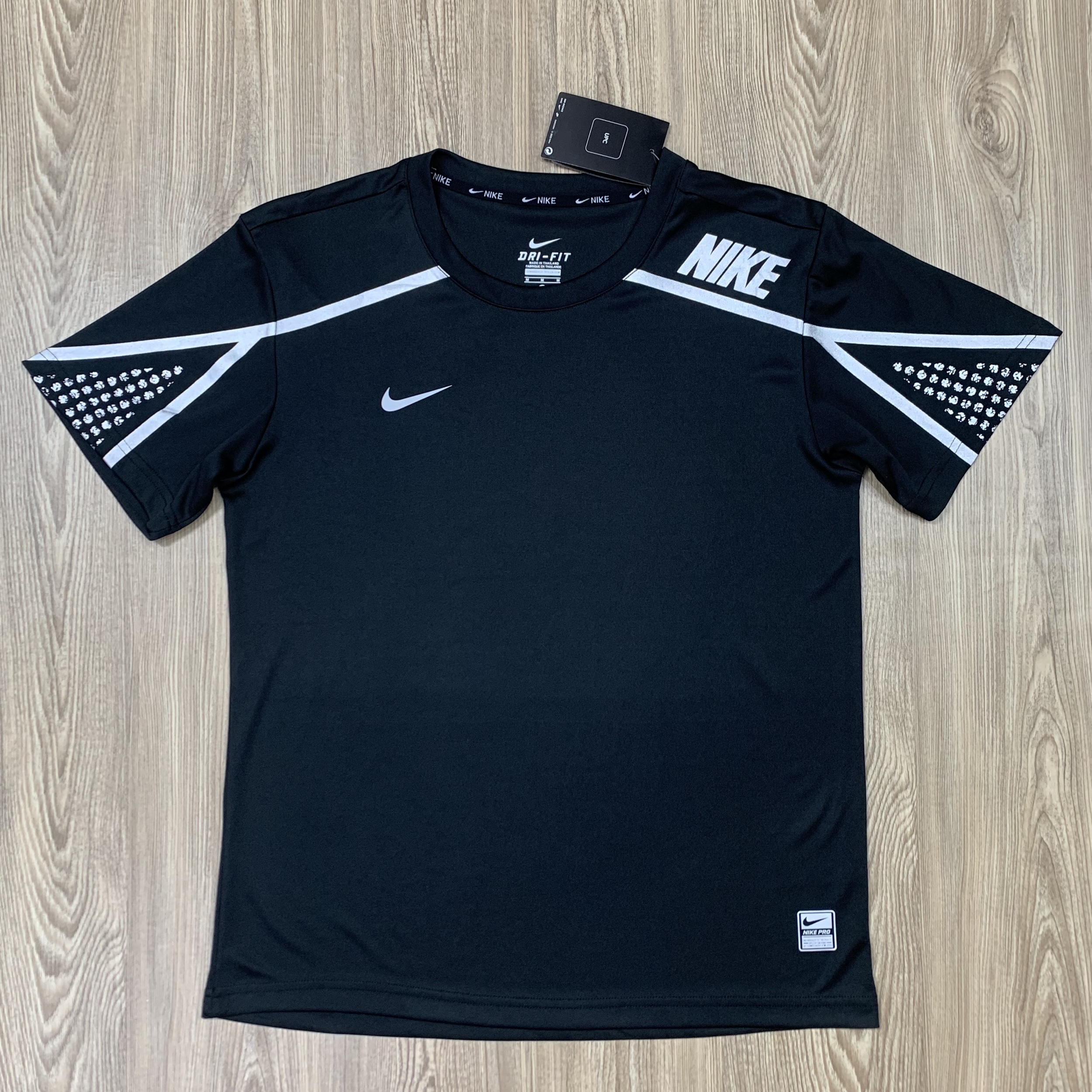 เสื้อยืดคอกลม เสื้อยืดชาย เสื้อยืดโลโก้ Nike เสื้อยืดสวยๆ เสื้อแบรนด์ เชิญทางนี้เลยจร้า เนื้อผ้าดีมากๆ กล้ารับประกัน