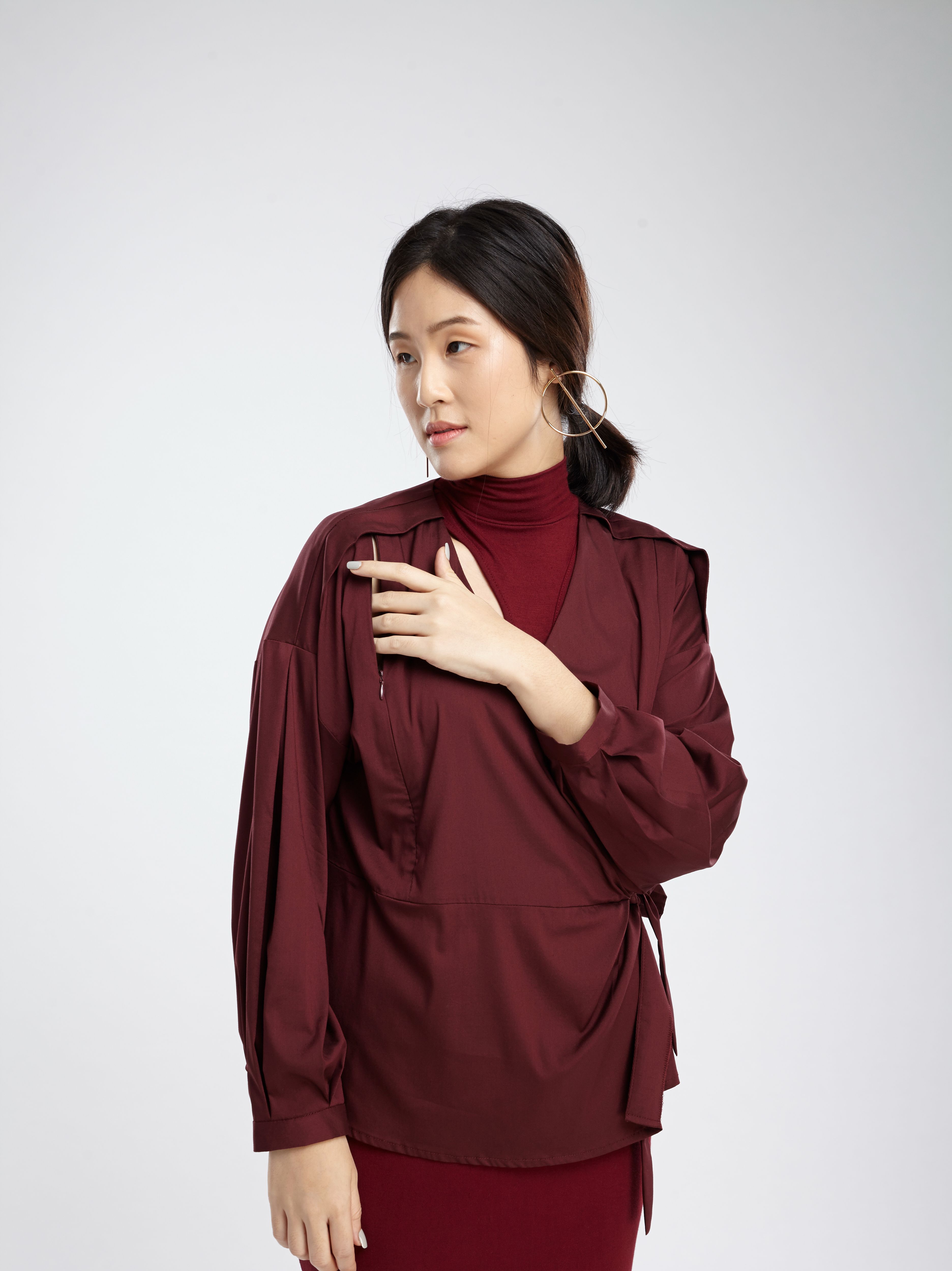 QueenCows เสื้อให้นม Casey Side Tie Top (Wine) ราคา 1,890 บาท*ส่งฟรี
