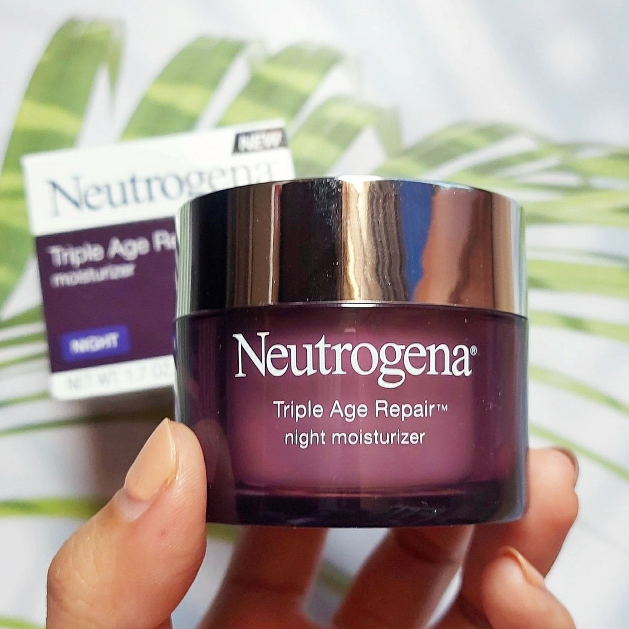 นูโทรจีนา มอยเจอร์ไรเซอร์ ไนท์ครีม Triple Age Repair Night Moisturizer 48g (Neutrogena®) ราคา 1,359 บาท*ส่งฟรี