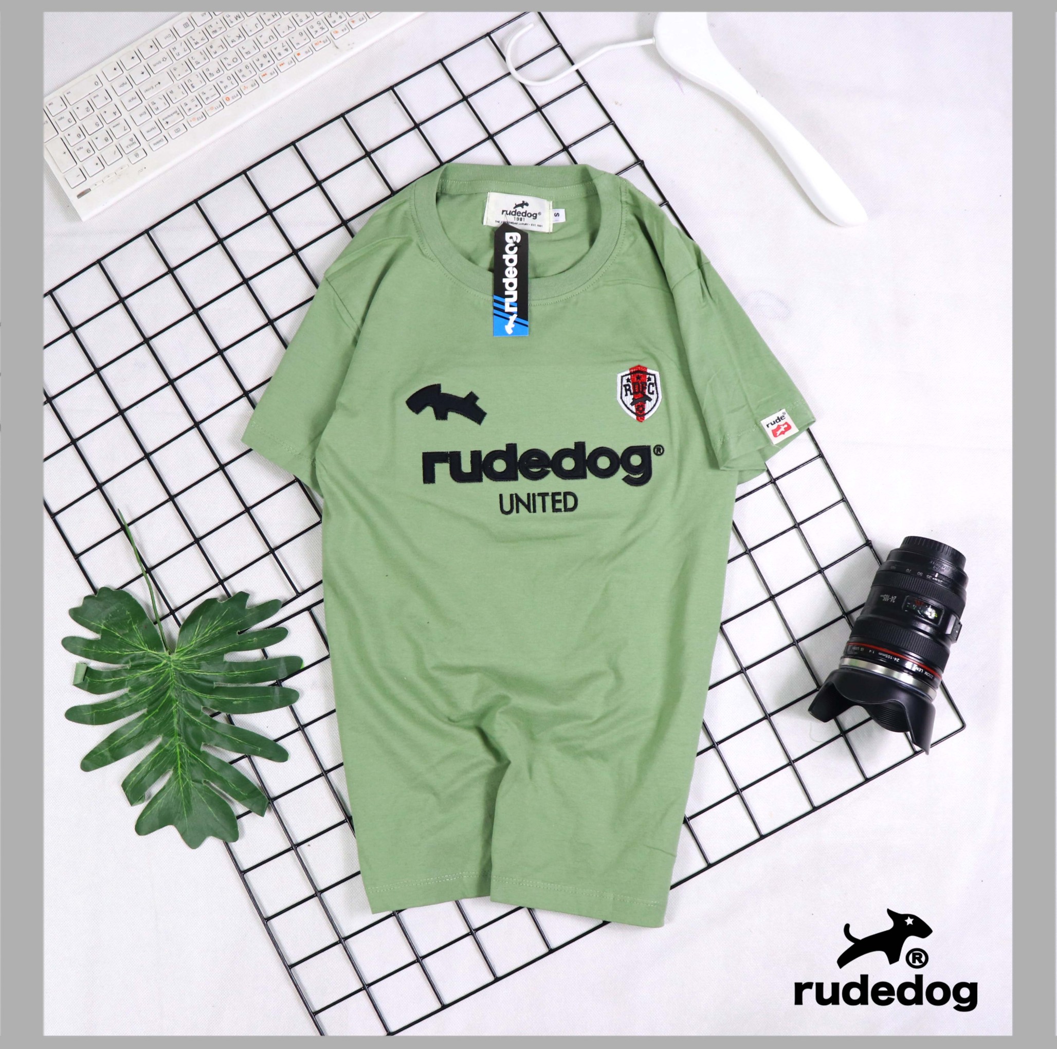 เสื้อยืดคอกลม เสื้อแขนสั้นชายหญิง Rudedog มือ1ใหม่งานป้ายใส่นุ่มสบายระบายผ้าค็อตต้อลแท้ ไซค์S M Lมีหลายสีให้เลือก สินค้าตรงปกพร้อมจัดส่ง