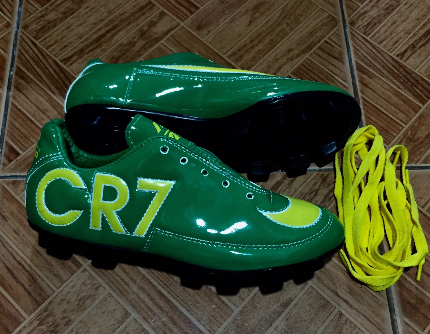 รองเท้าเด็กสตั๊ดNIKE CR7 SIZE.31-39 *มี 5 สี* ยืดเกาะได้ดี สีสันโดดเด่น รองเท้าเด็กใส่เล่นฟุตซอล-ใส่เล่นฟุตบอล รองเท้ากีฬา รองเท้าเพื่อสุขภาพ