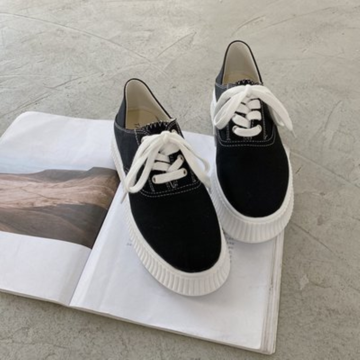 2021 spring and autumn new ladies low top canvas shoes casual all match thick soled street shooting white shoes