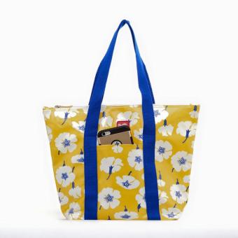 ขอเสนอ BEGINS กระเป๋าสะพาย กันน้ำ พิมพ์ลาย อเนกประสงค์ MultipurposeShoulder Bag - สีเหลืองลายดอกไม้ สนใจซื้อ BEGINS กระเป๋าสะพาย กันน้ำ พิมพ์ลาย อเนกประสงค์ MultipurposeShoulder Bag - สีเหลืองลายดอกไม้