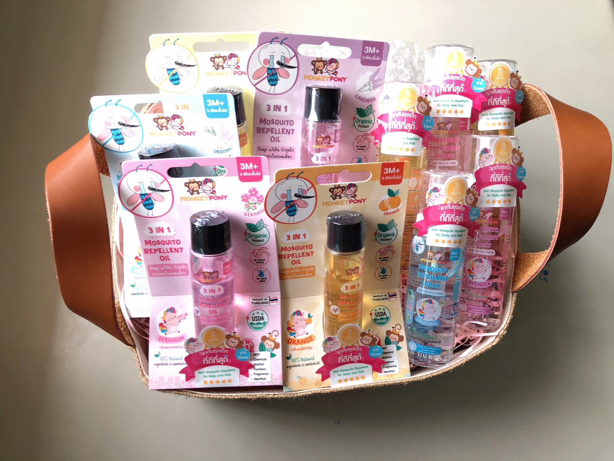 MonkeyPony กระเช้าของขวัญ ยากันยุงออร์แกนิค (10 ขวดเลือกได้) + แถมฟรีตะกร้า ราคา 1,990 บาท*ส่งฟรี