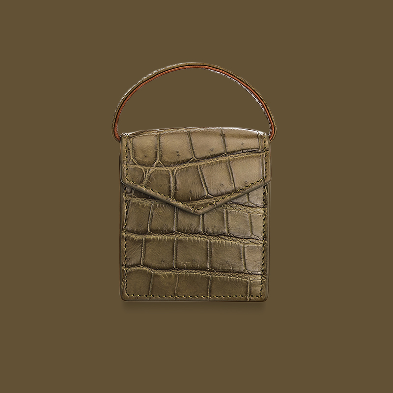 [EXCLUSIVE] SuvimolxLazada Micro Baby Mail To Me - Olive CROCO กระเป๋าจิ๋วทรงเหลี่ยมหนังจระเข้แมทสีโอลีฟ ราคา 7,290 บาท*ส่งฟรี