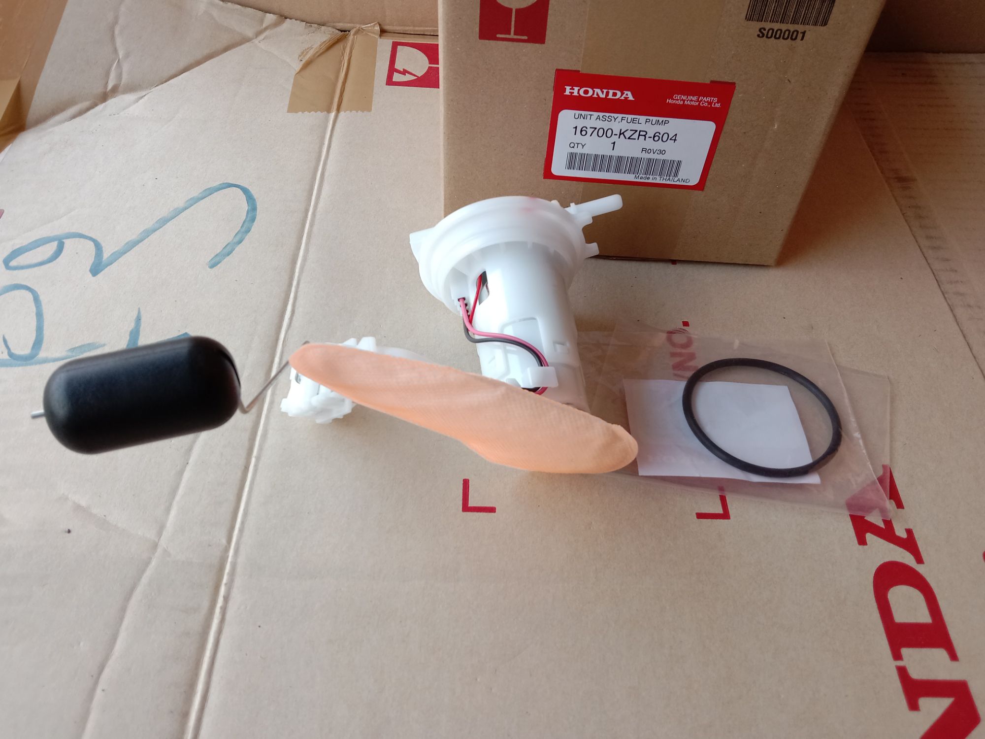 ปั๊มน้ำมันเชื้อเพลิงแท้พร้อมโอริง คลิ๊ก125iรุ่นไฟหน้าธรรมดา,ปี2012-2014 '1ชุด ราคา 2,400 บาท*ส่งฟรี