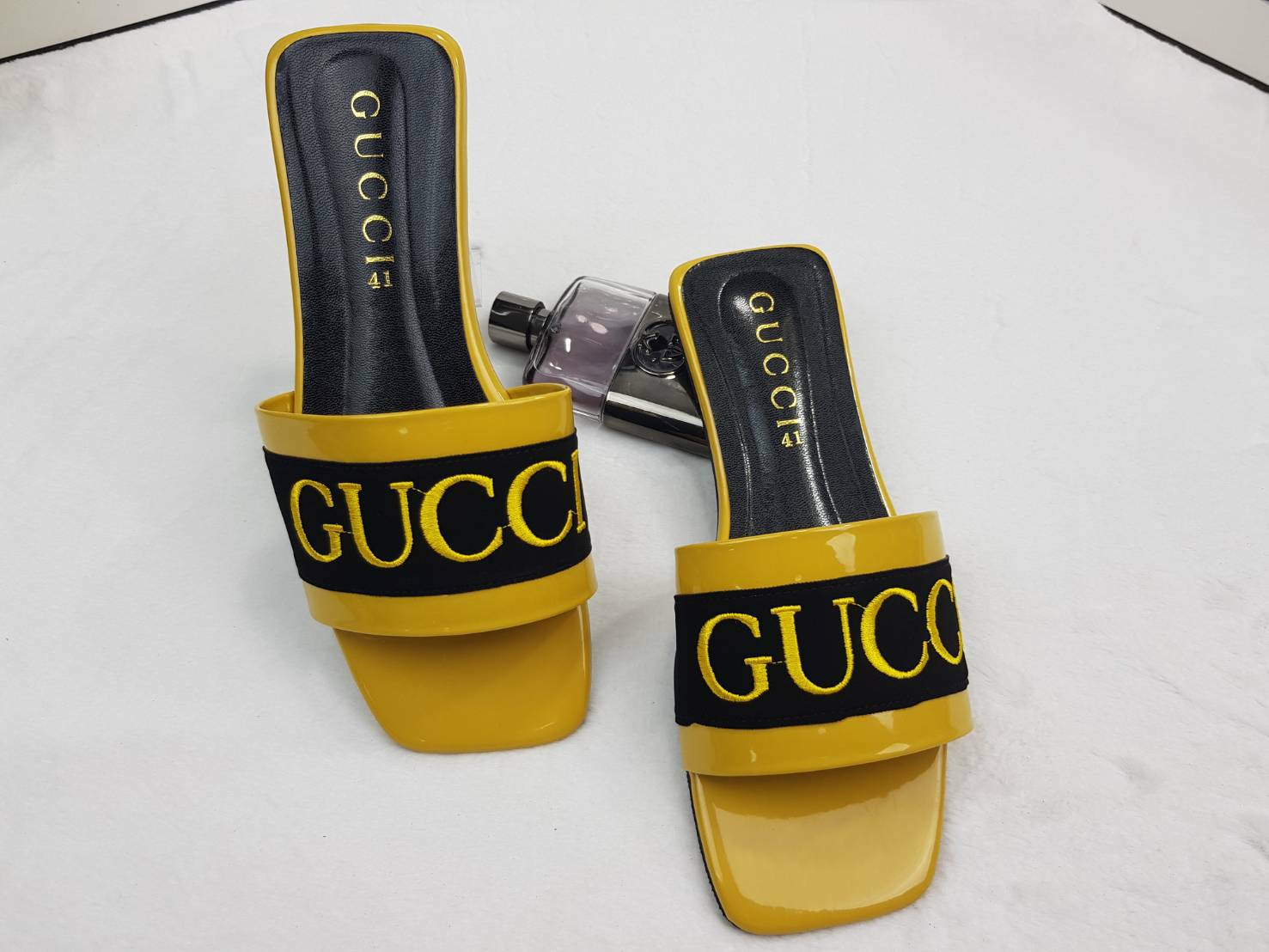 รองเท้าเตะ Gucci  ไซส์ 36-44 แบบสวม แฟชั่น สวมใส่สบาย พร้อมปักสกีน สีสวย น่ารัก มาใหม่คะ