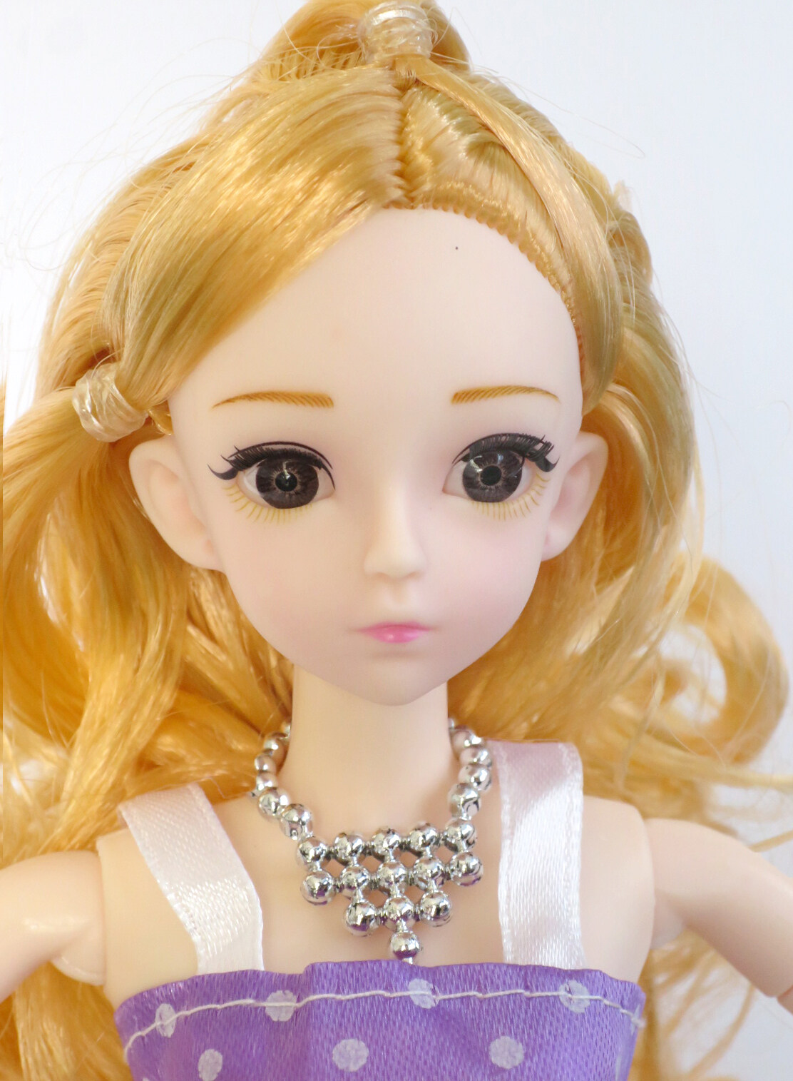 ตุ๊กตาบาร์บี้ข้อต่อ BJD ขนตาจริง หน้าเล็ก ( แถมฟรี ชุดกระโปรง,สร้อยคอและรองเท้าส้นสูง )