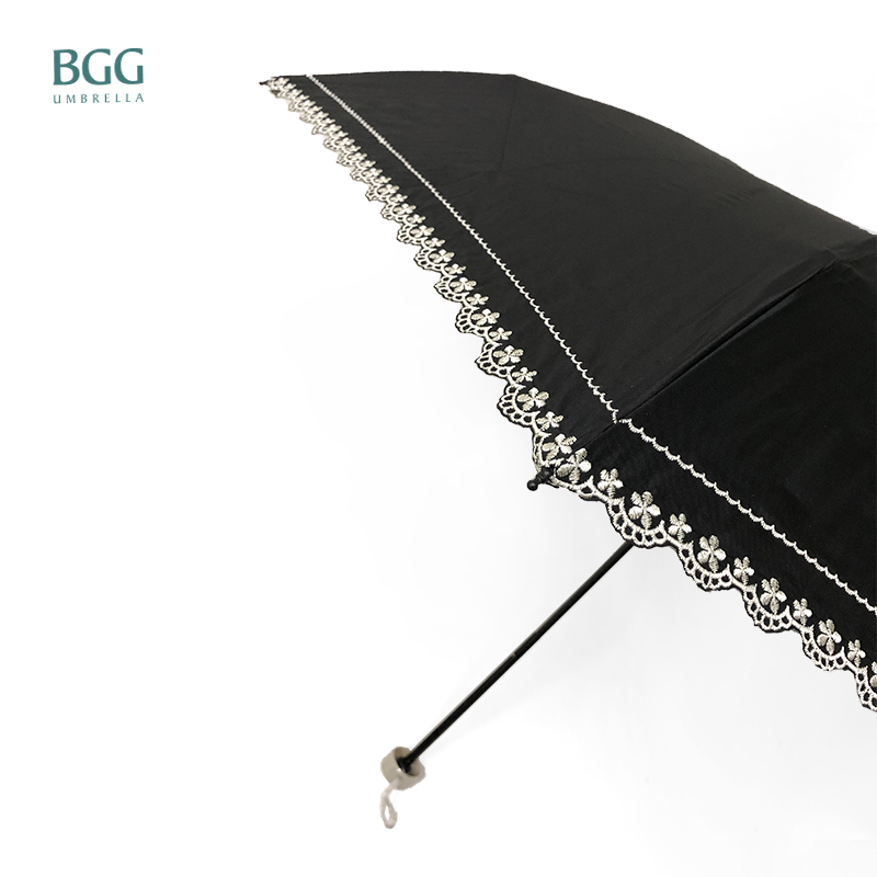 BGG ร่ม ร่มพับ กันแดด กันยูวี 100% กันฝน เคลือบยูวีสีดำ ลายลูกไม้หรู (FM112122)