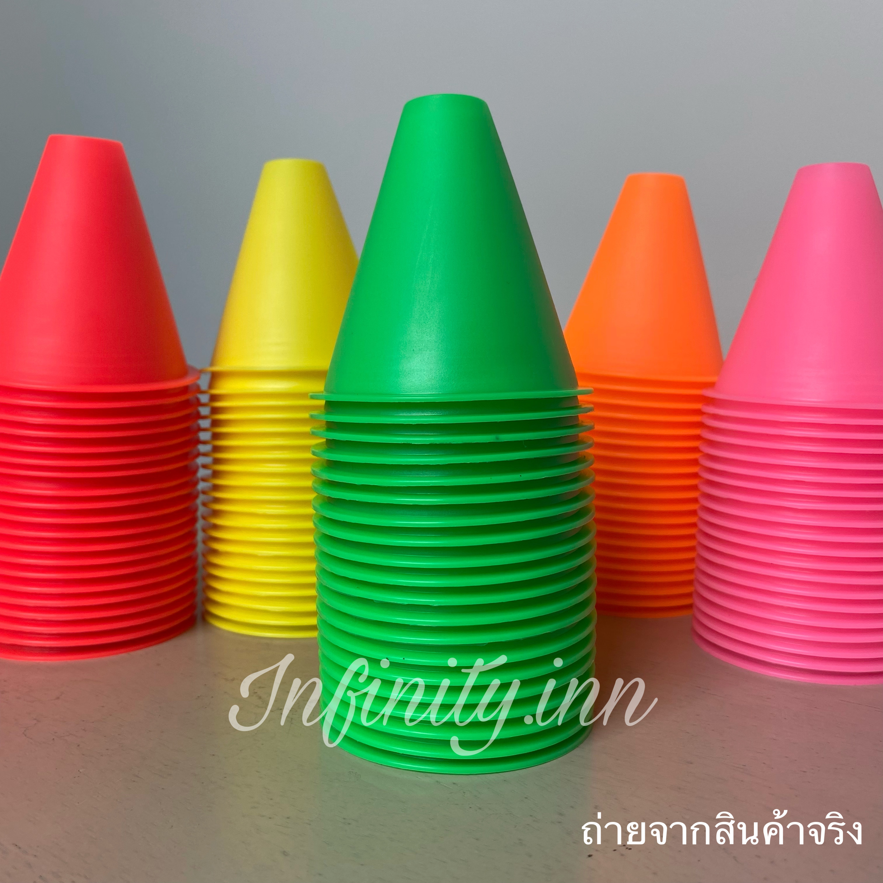 กรวยฝึกซ้อม 8x8 สำหรับฝึกซ้อม กรวยฝึก เซิฟสเก็ต โรลเลอร์สเก็ต