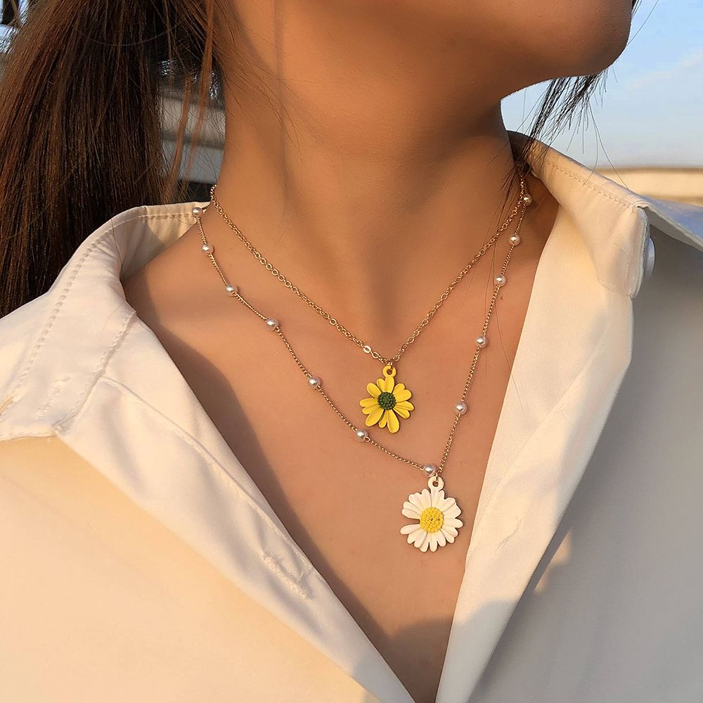 daisy flower pendant necklace