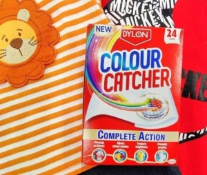 สินค้า ไดล่อน คัลเลอร์ แคชเชอร์ แผ่นดักจับสีตก และสิ่งสกปรกขณะซัก (24 ชิ้น) Dylon Colour Catcher หมดปัญหาการซักผ้าขาว และผ้าสีรวมกัน ด้วย Colour Catcher !!!