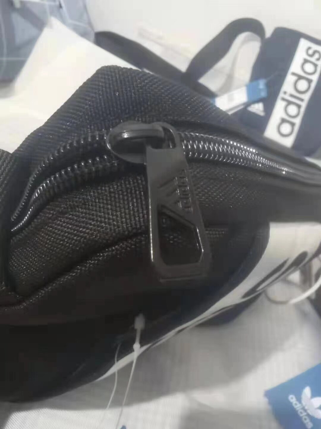 มุมมองเพิ่มเติมเกี่ยวกับ Adidass Crossbody Bag กระเป๋าสะพาย Fashion handbag