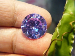 ภาพหน้าปกสินค้าCZ คิวบิกเซอร์โคเนีย เพชรรัสเซีย Cubic Zirconia ทรงกลม สีลาเวนเดอร์ สีม่วง   LAVENDOR  American diamond stone  ROUND SHAPE 5.00MM   ( 1 PCS เม็ด ) ซึ่งคุณอาจชอบราคาและรีวิวของสินค้านี้