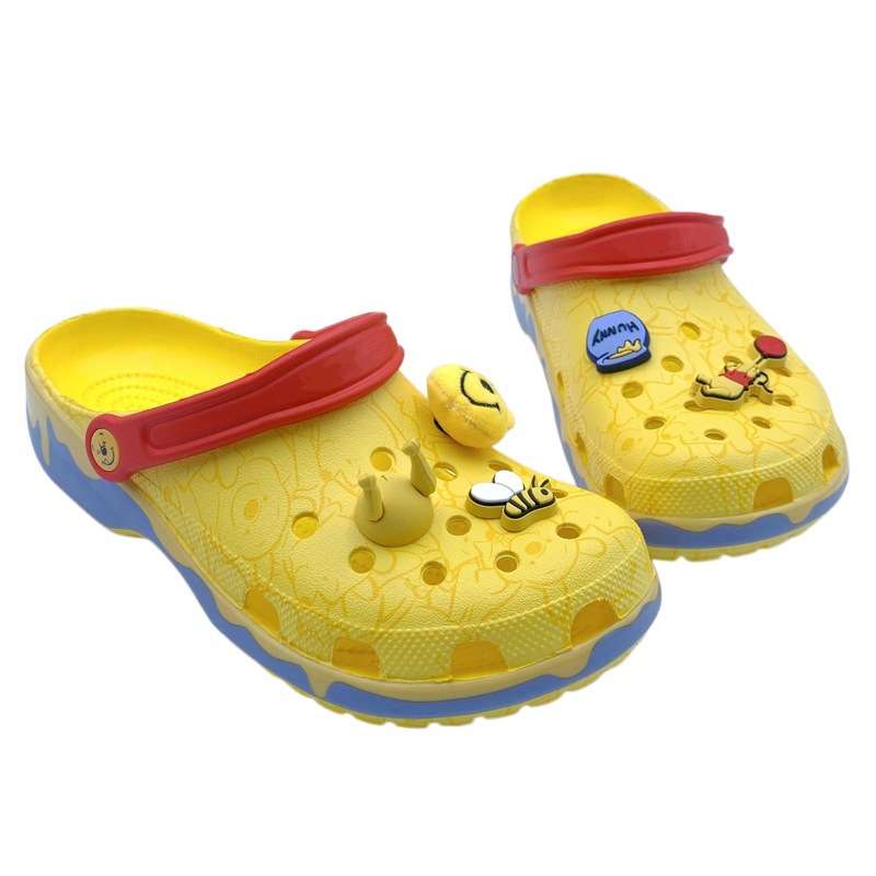 แฟชั่นและเสื้อผ้าเด็ก Original Crocs รองเท้าคร็อก วินนี่เดอะพูห์ รองเท้าแตะชายหาดรุ่นลิมิเต็ดเอดิชั่นสำหรับผู้ชาย ผู้หญิง และเด็ก รองเท้ารูระบายอากาศกันลื่น ราคา 2,251 บาท*ส่งฟรี