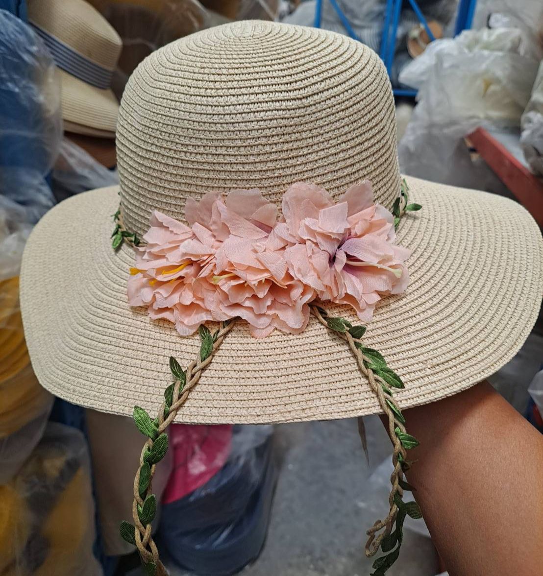หมวกสานปีกกว้าง หมวกแฟชั่นตกแต่งดอกไม้