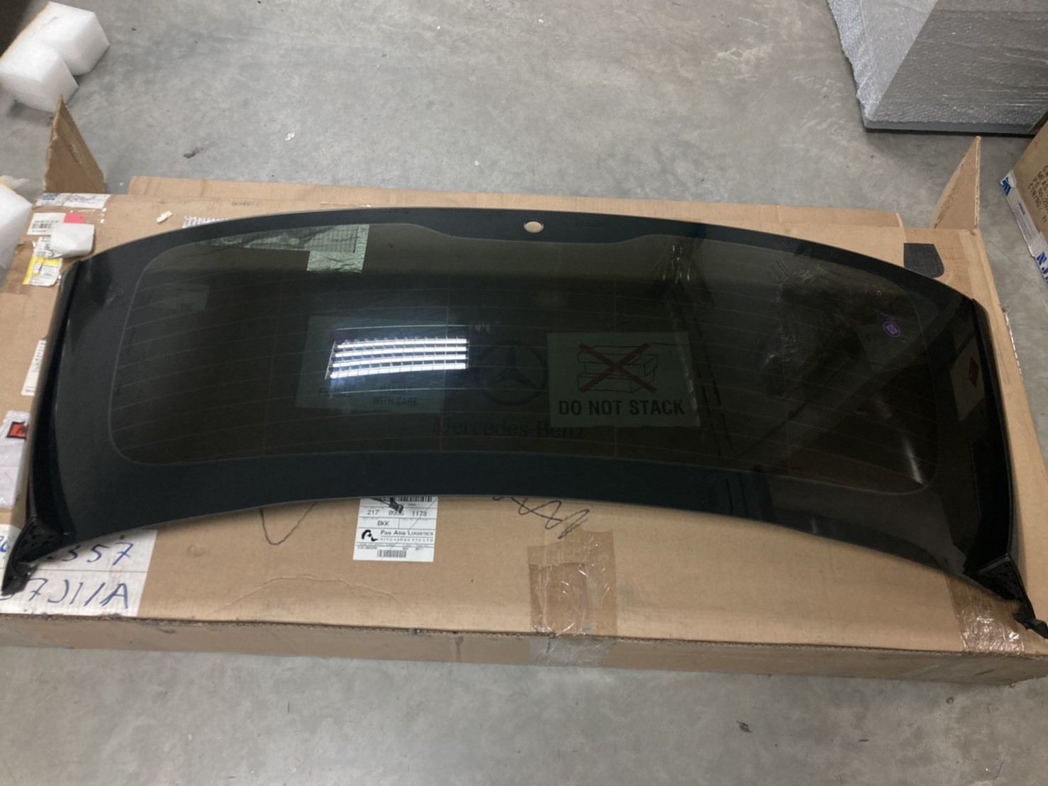 66. #A166 740 23 57 / กระจกฝาท้าย / W166 / ML-class / 2017-2019 เบิกศูนย์ เบนซ์ (MBGS) ราคา 61,980 บาท*ส่งฟรี