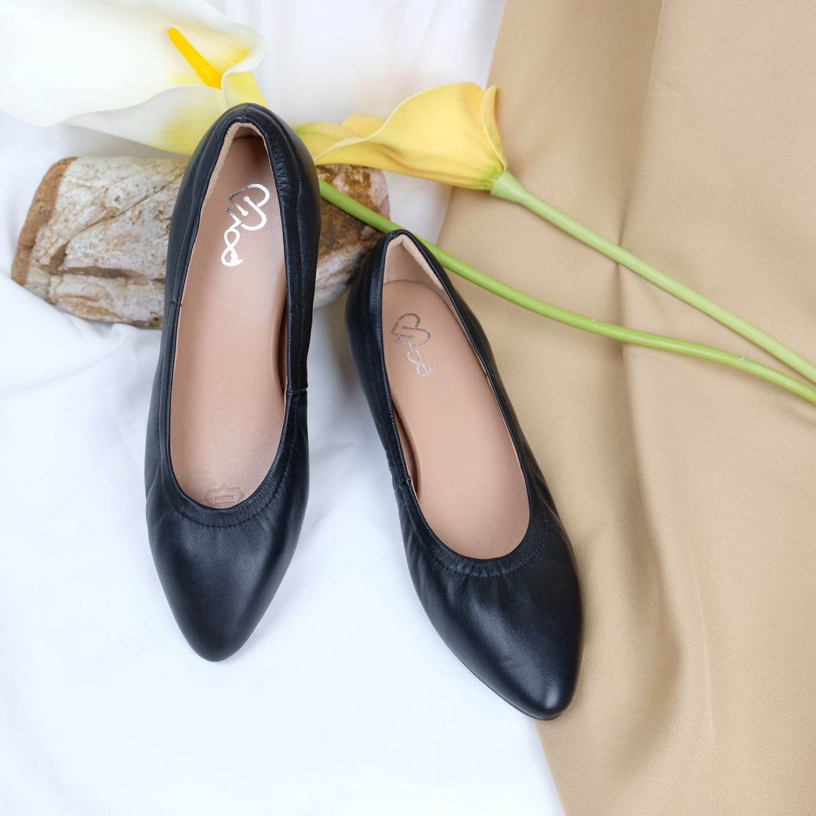 WOO Viola Genuine Leather Heel สี Black