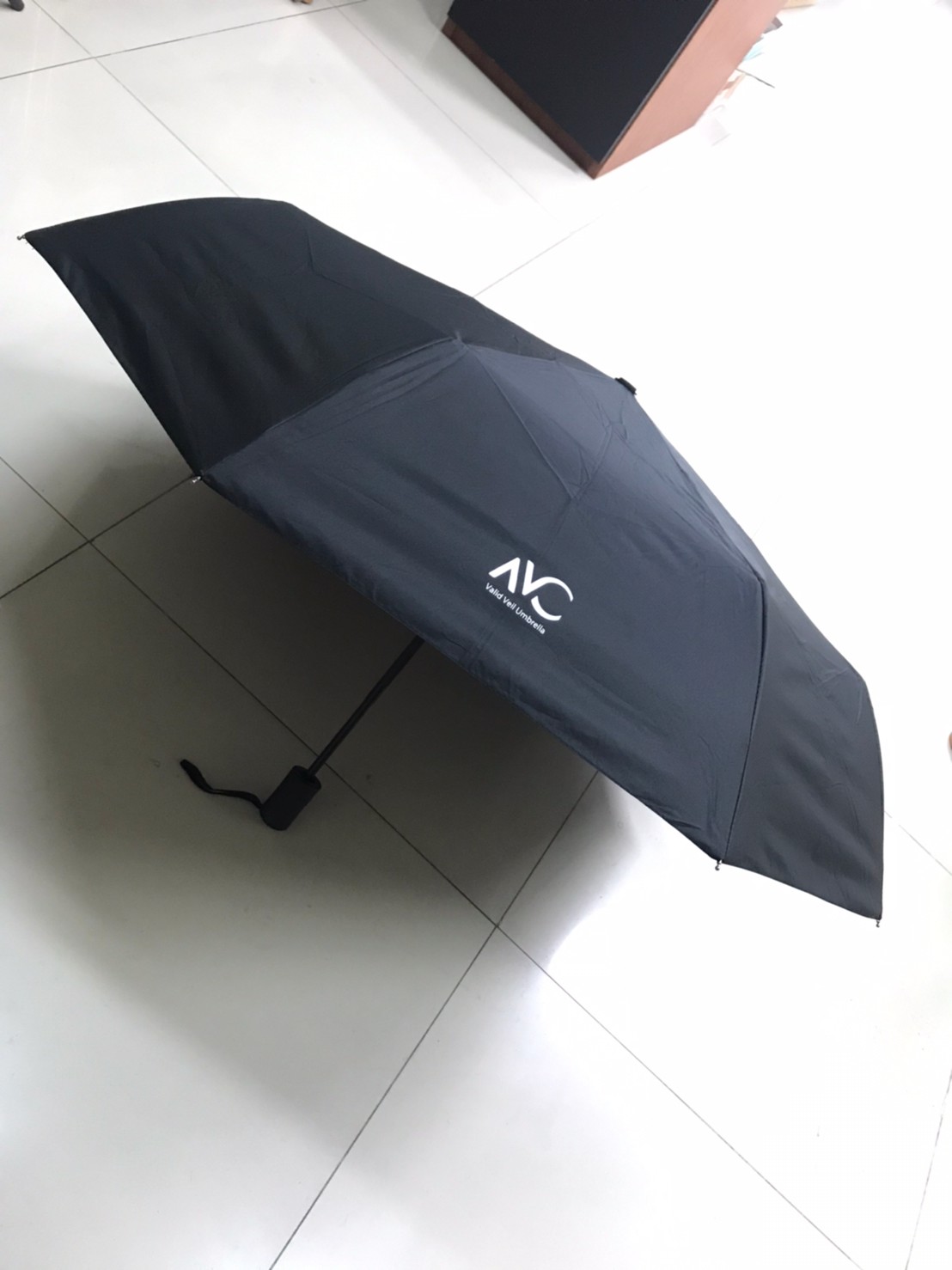 Umbrella ร่มพับ 3 ตอน กัน UV กันฝน☔️น้ำหนักเบา พกพาได้สะดวกมีความสวยงามสามารถใช้ได้ทุกฤดู ผลิตจากวัสดุคุณภาพดีขนาดของร่มยาว 26*96*65 CM. -VAC-