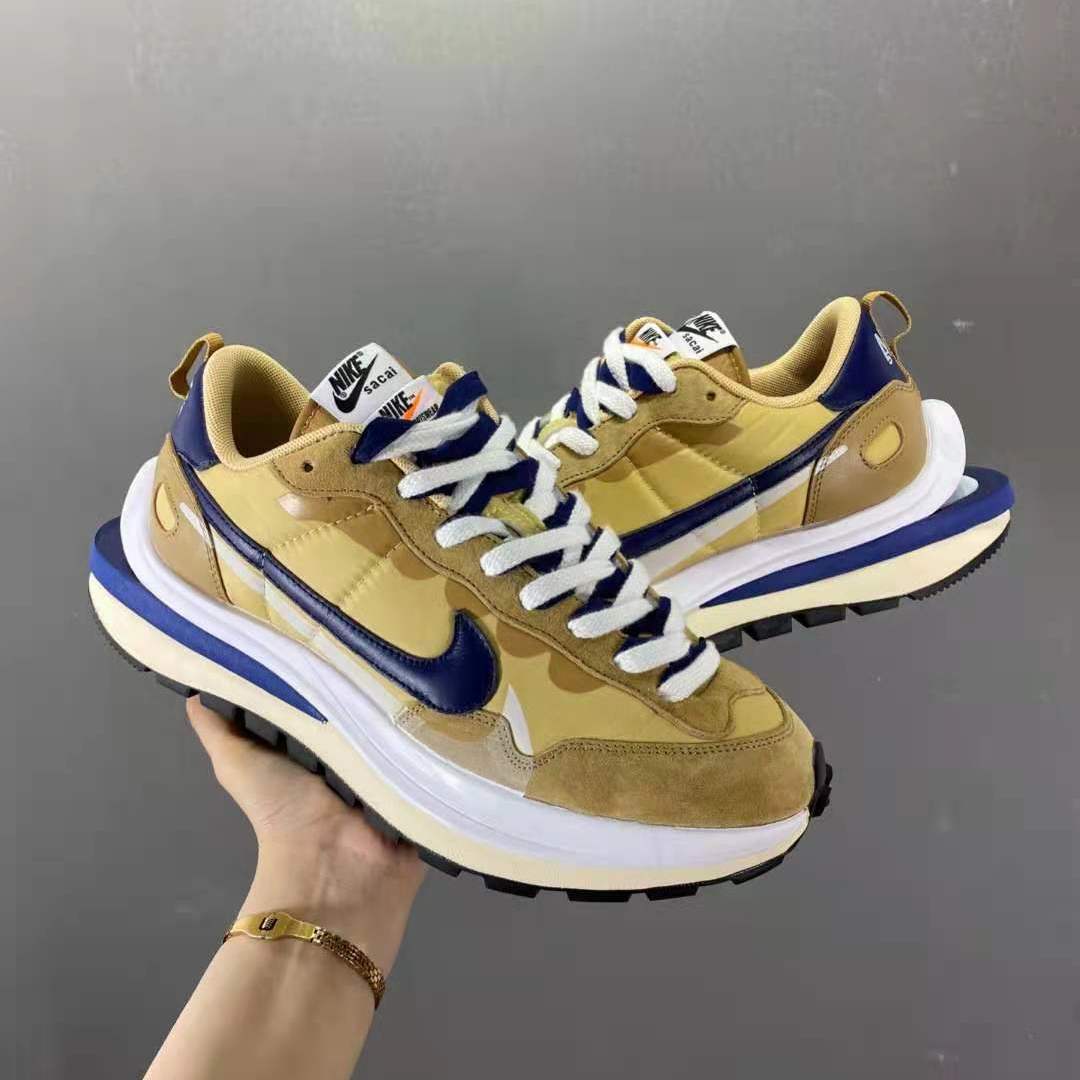 NikeSacai VaporWaffle DARK LRIS (เจมส์วรรคเดียวกัน)รองเท้าวิ่งทองสีม่วง