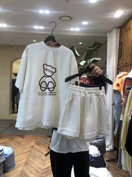 YIYI SHOP แฟชั่นชุดลำลองผู้หญิง ชุดเซต 2ชิ้น เสื้อแขนสั้น+กางเกงขาสั้น พิมพ์ลาย สไตส์เกาหลี