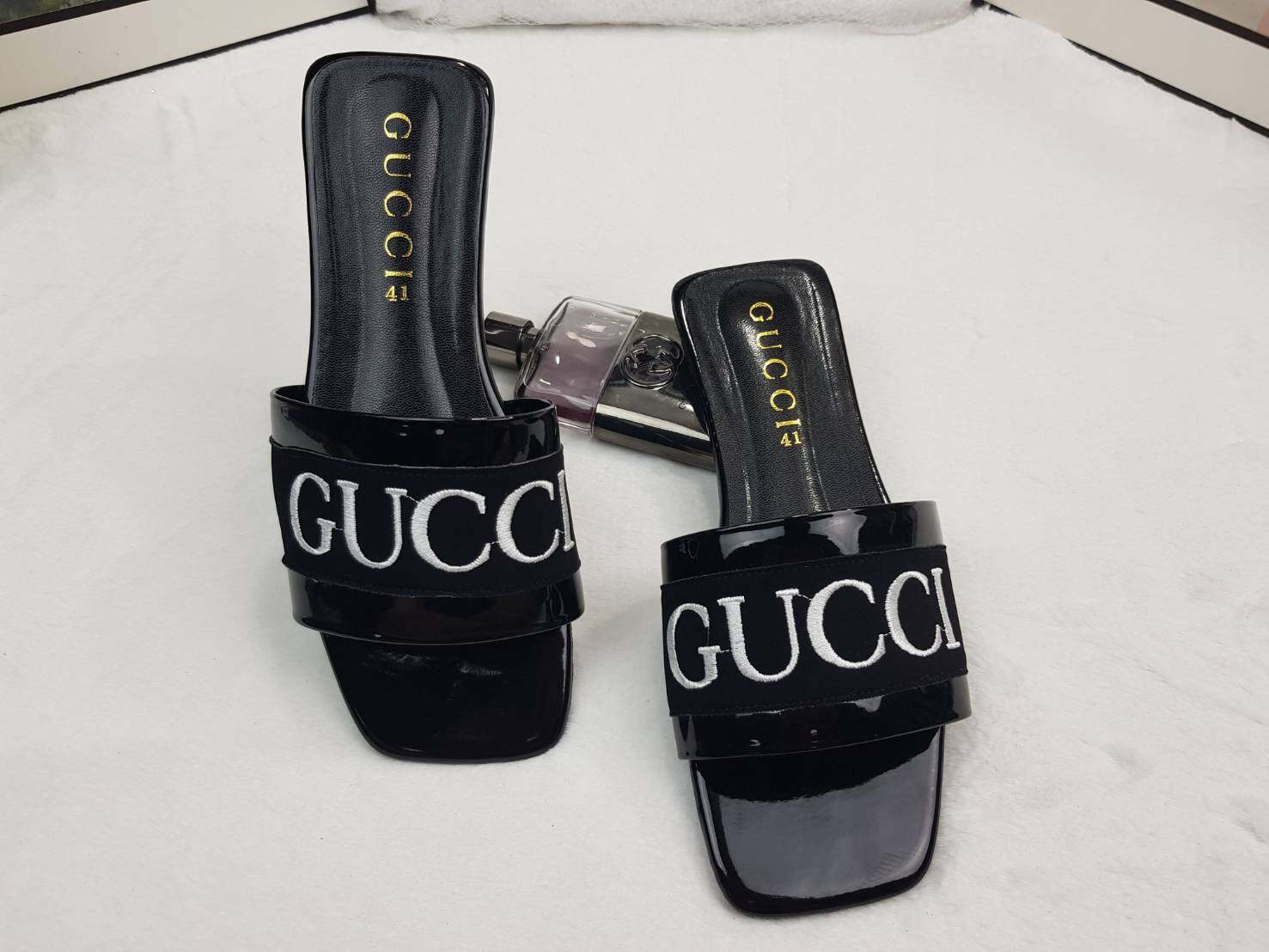 รองเท้าเตะ Gucci  ไซส์ 36-44 แบบสวม แฟชั่น สวมใส่สบาย พร้อมปักสกีน สีสวย น่ารัก มาใหม่คะ