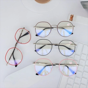 ภาพหน้าปกสินค้าแว่นสายตาสั้น เลนส์บลู กรอบโลหะ ป้องกันรังสีสีฟ้า แว่นตาป้องกันคอมพิวเตอร์ 405 ซึ่งคุณอาจชอบราคาและรีวิวของสินค้านี้