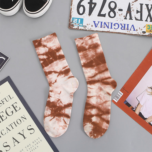 New ถุงเท้าแฟชั่นลายมัดย้อม แนวสตรีทสุดเทห์ Tie Dye Sock กำลังมาแรง ยาวครึ่งแข้ง ใส่สบาย/ ถุงเท้าผู้ชาย ถุงเท้าผู้หญิง